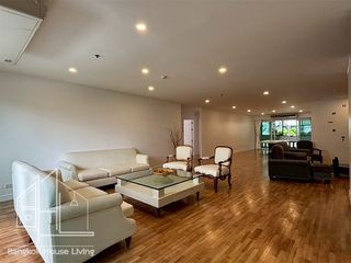 For rent 3 bedrooms apartment in Khlong Toei, Bangkok