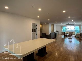 For rent 3 bedrooms apartment in Khlong Toei, Bangkok