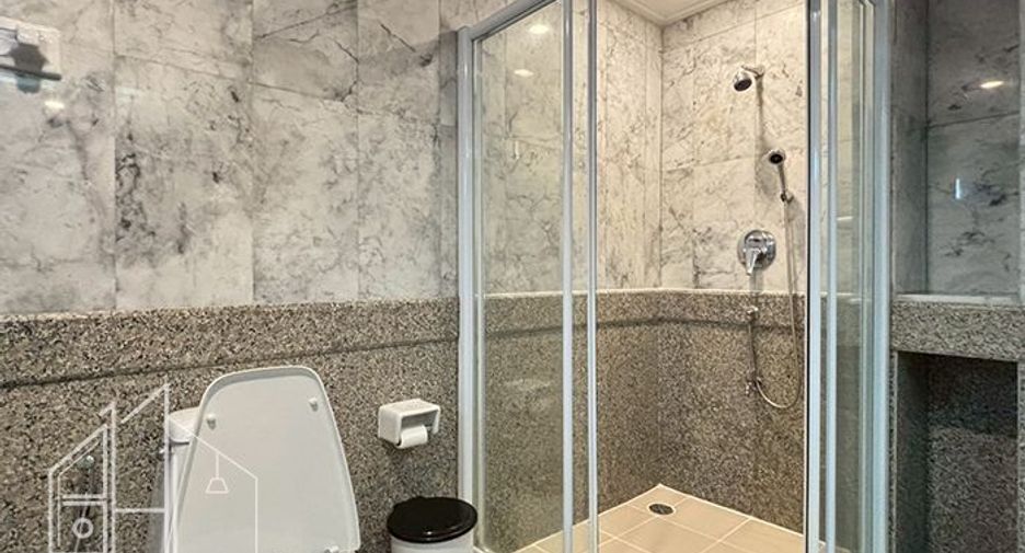 For rent 3 bedrooms apartment in Khlong Toei, Bangkok