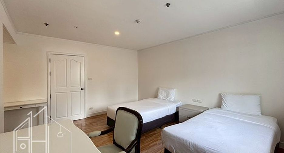 For rent 3 bedrooms apartment in Khlong Toei, Bangkok