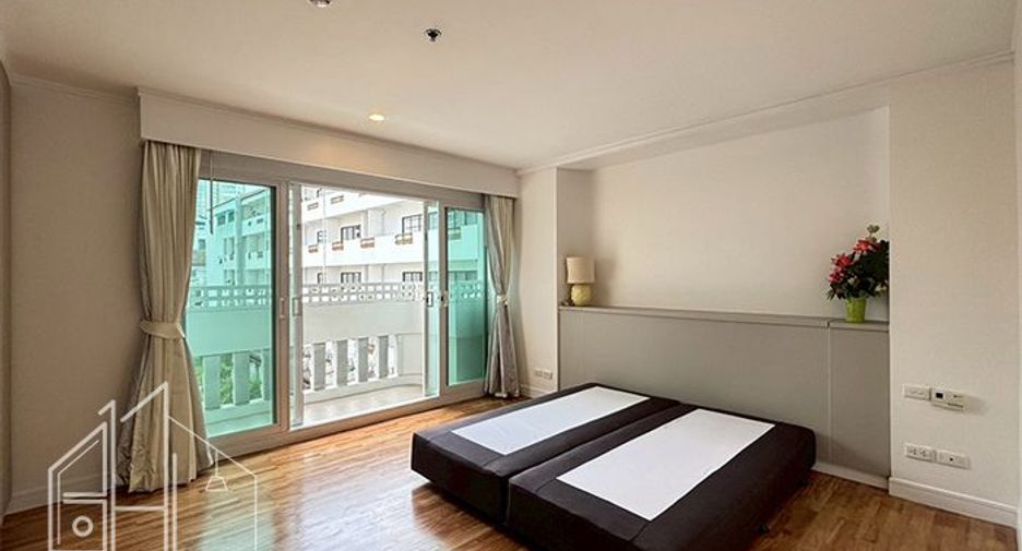 For rent 3 bedrooms apartment in Khlong Toei, Bangkok