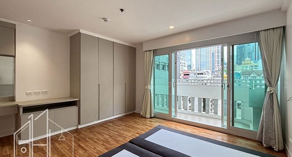 For rent 3 bedrooms apartment in Khlong Toei, Bangkok
