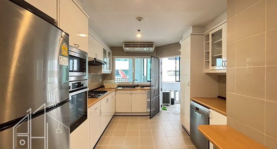 For rent 3 bedrooms apartment in Khlong Toei, Bangkok