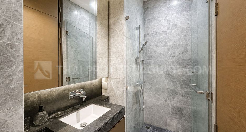 For rent 2 bedrooms condo in Pathum Wan, Bangkok
