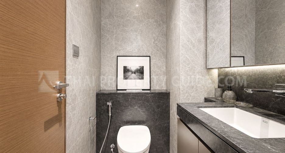 For rent 2 bedrooms condo in Pathum Wan, Bangkok