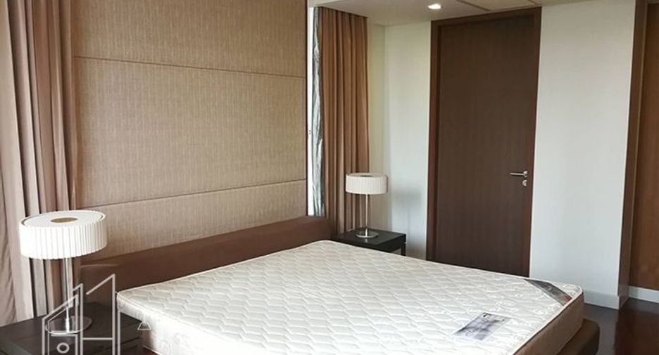 For rent 3 bedrooms condo in Khlong Toei, Bangkok