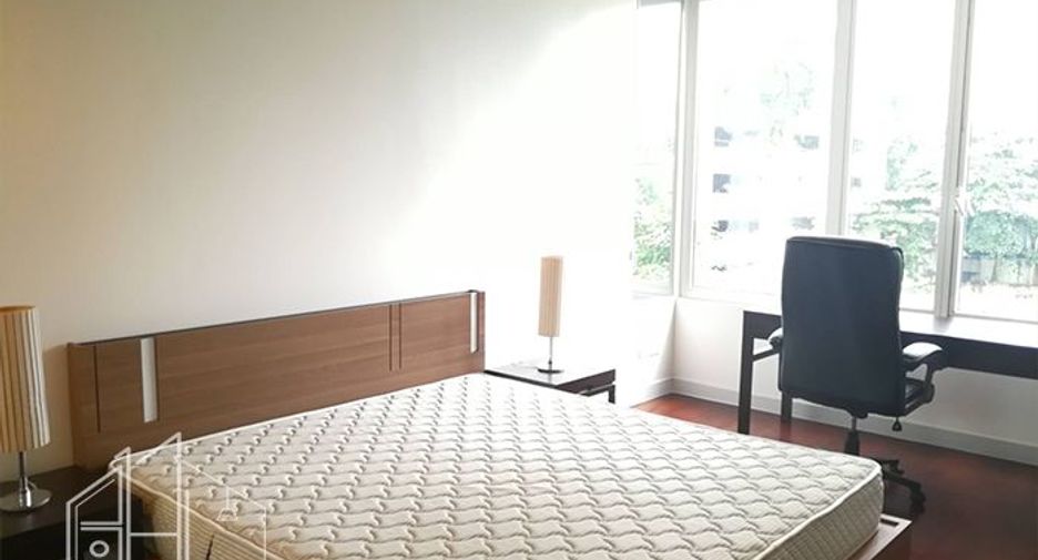 For rent 3 bedrooms condo in Khlong Toei, Bangkok