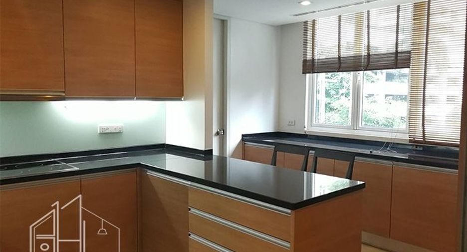 For rent 3 bedrooms condo in Khlong Toei, Bangkok