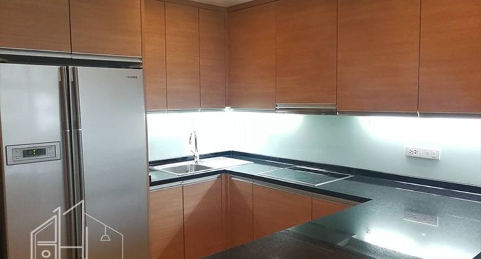 For rent 3 bedrooms condo in Khlong Toei, Bangkok