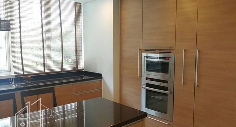 For rent 3 bedrooms condo in Khlong Toei, Bangkok
