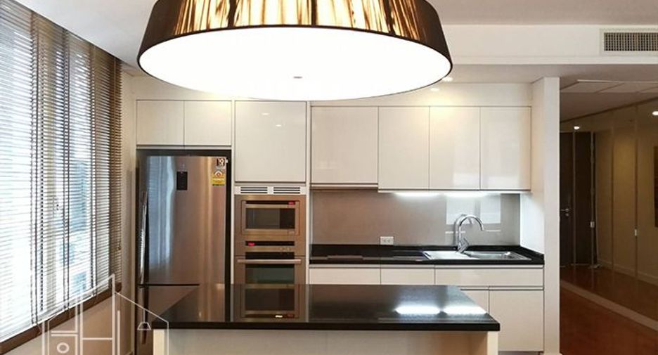 For rent 2 bedrooms apartment in Khlong Toei, Bangkok