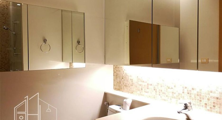 For rent 2 bedrooms apartment in Khlong Toei, Bangkok