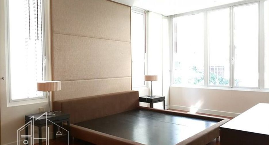 For rent 2 bedrooms apartment in Khlong Toei, Bangkok