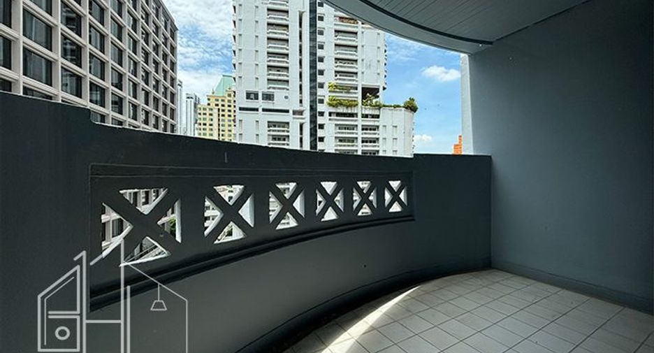 For rent 4 bedrooms apartment in Khlong Toei, Bangkok