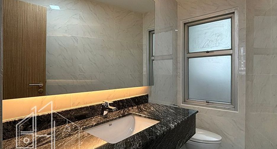For rent 4 bedrooms apartment in Khlong Toei, Bangkok