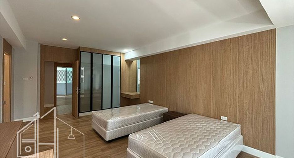 For rent 4 bedrooms apartment in Khlong Toei, Bangkok