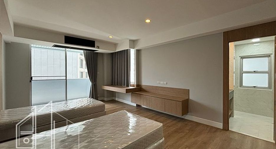 For rent 4 bedrooms apartment in Khlong Toei, Bangkok