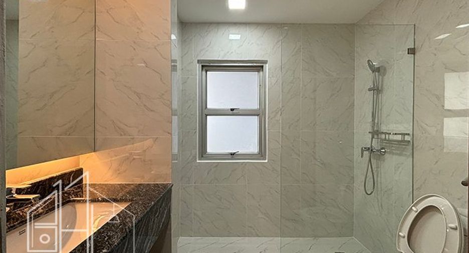 For rent 4 bedrooms apartment in Khlong Toei, Bangkok