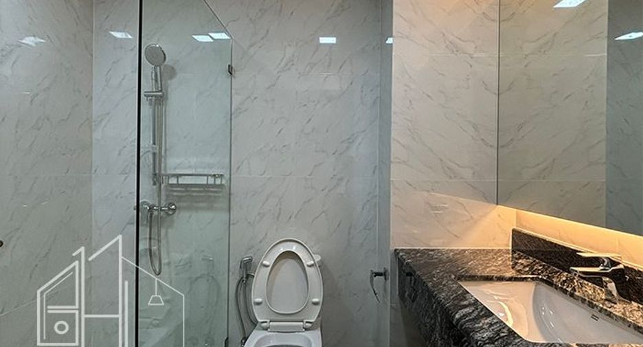For rent 4 bedrooms apartment in Khlong Toei, Bangkok