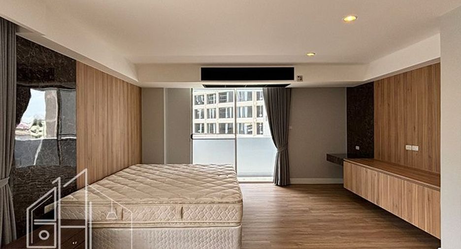 For rent 4 bedrooms apartment in Khlong Toei, Bangkok