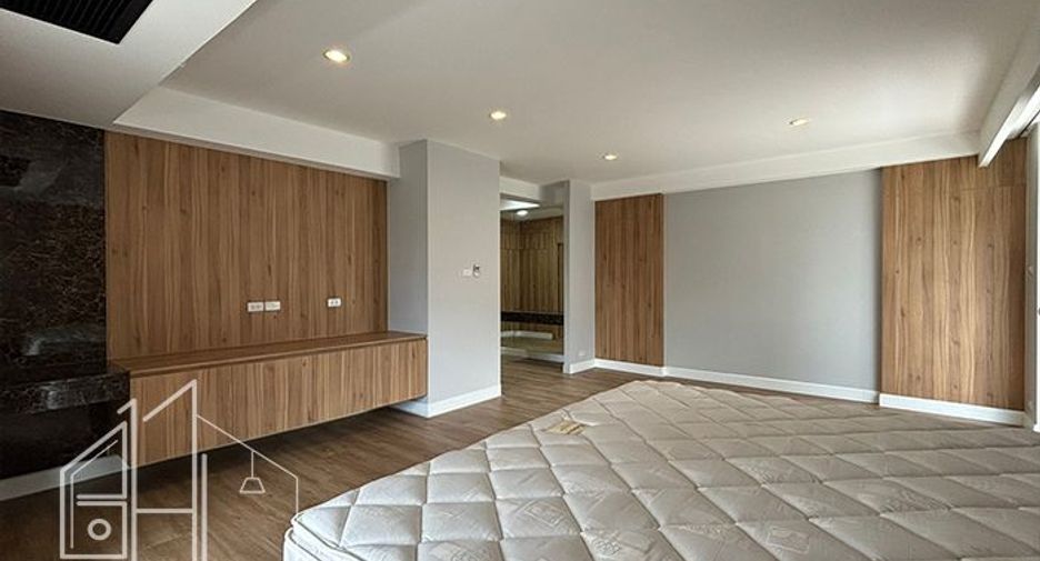 For rent 4 bedrooms apartment in Khlong Toei, Bangkok
