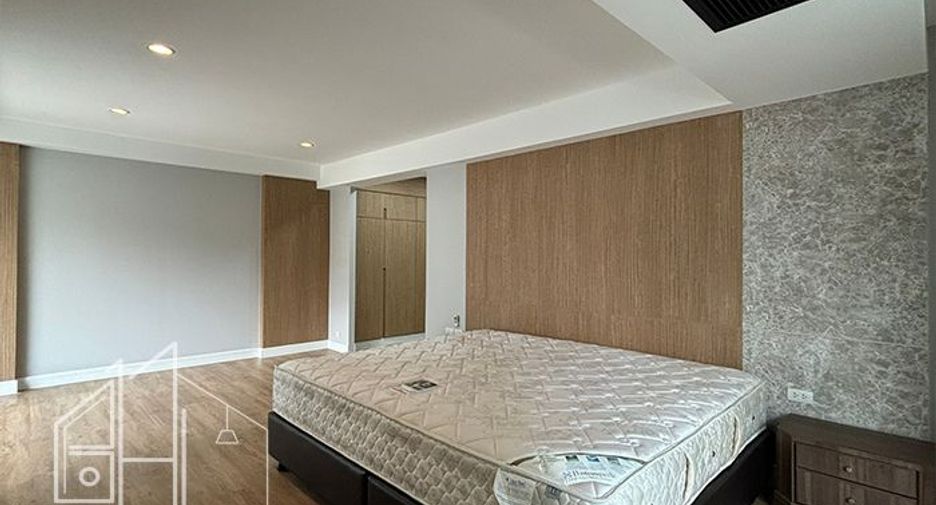 For rent 4 bedrooms apartment in Khlong Toei, Bangkok
