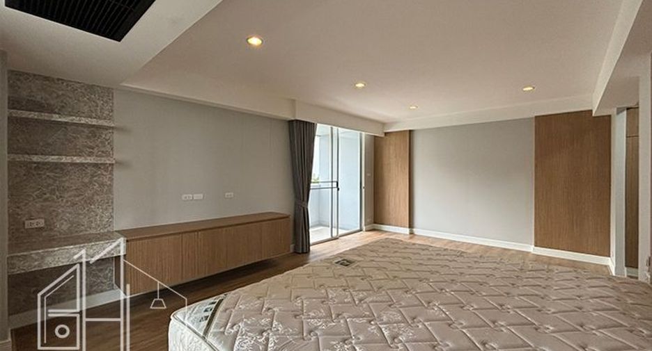 For rent 4 bedrooms apartment in Khlong Toei, Bangkok