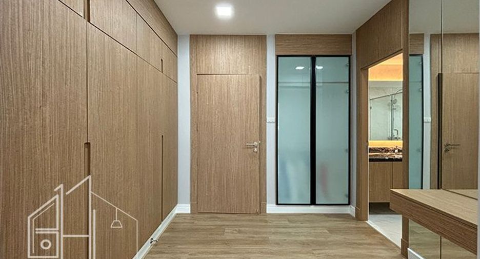 For rent 4 bedrooms apartment in Khlong Toei, Bangkok