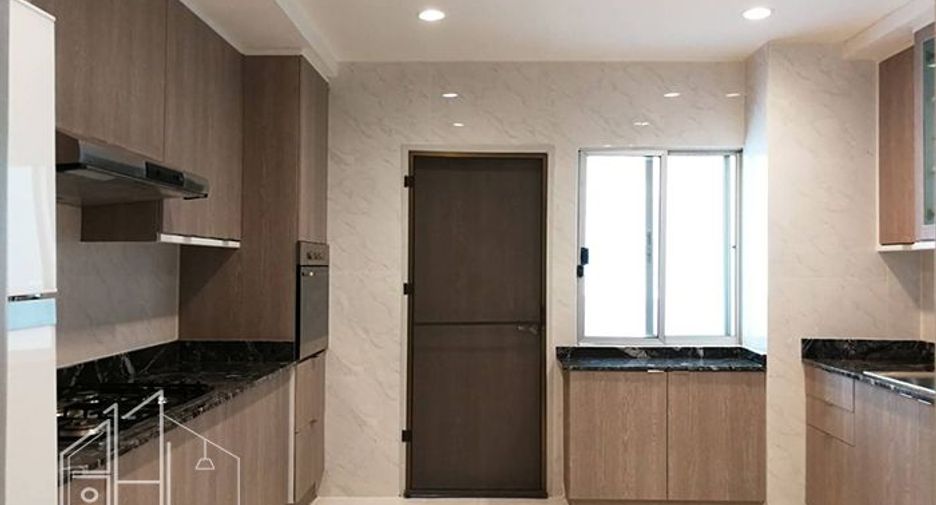 For rent 4 bedrooms condo in Khlong Toei, Bangkok