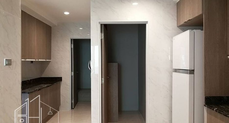 For rent 4 bedrooms condo in Khlong Toei, Bangkok