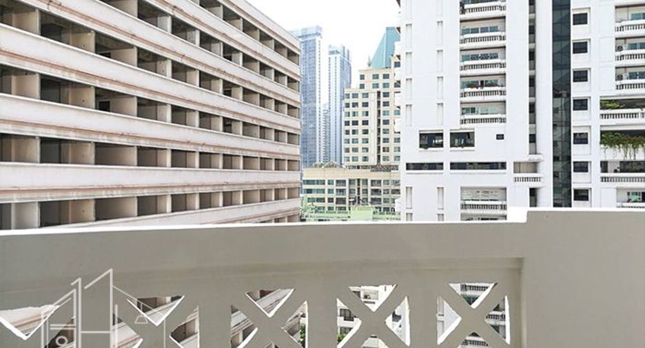 For rent 4 bedrooms condo in Khlong Toei, Bangkok