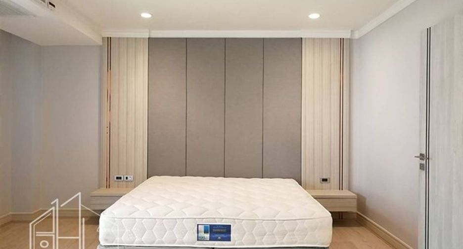 For rent 4 bedrooms condo in Khlong Toei, Bangkok