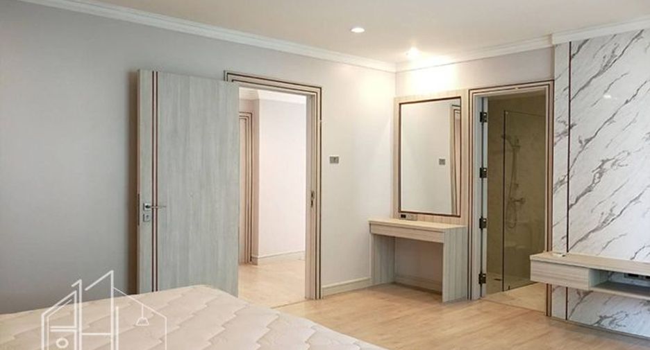For rent 4 bedrooms condo in Khlong Toei, Bangkok