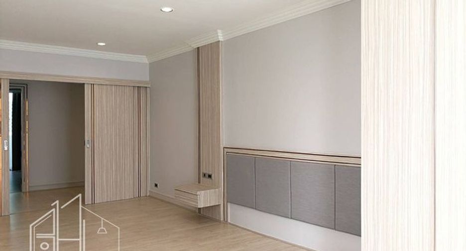 For rent 4 bedrooms condo in Khlong Toei, Bangkok