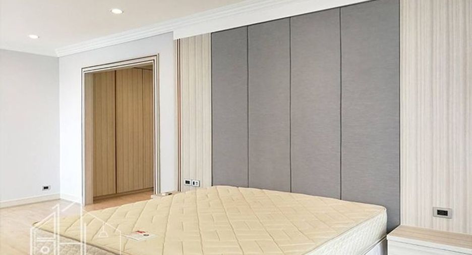 For rent 4 bedrooms condo in Khlong Toei, Bangkok
