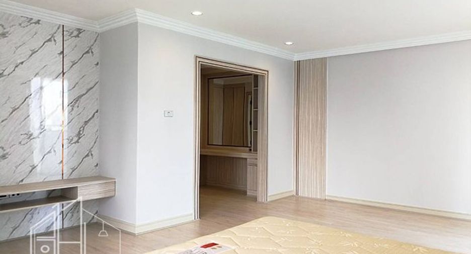 For rent 4 bedrooms condo in Khlong Toei, Bangkok