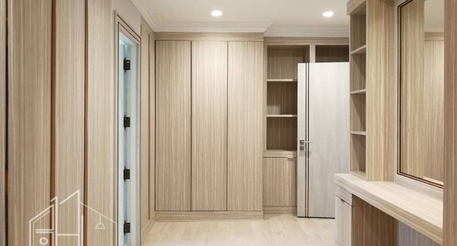 For rent 4 bedrooms condo in Khlong Toei, Bangkok