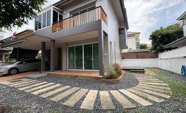 Casa en alquiler de 3 habitaciones en Bang Phli, Samut Prakan