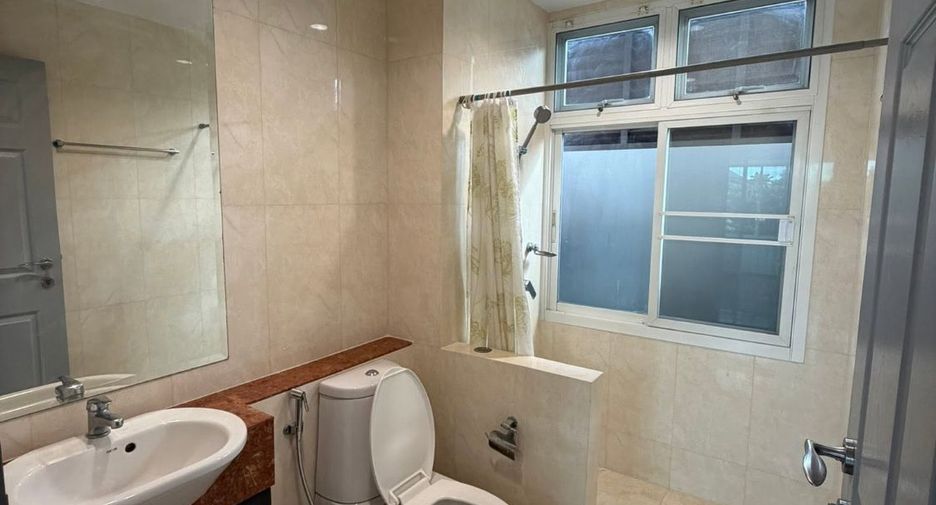 Casa en alquiler de 3 habitaciones en Bang Phli, Samut Prakan