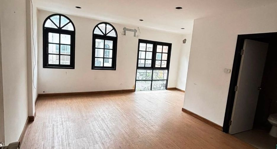 Local comercial en alquiler en Watthana, Bangkok