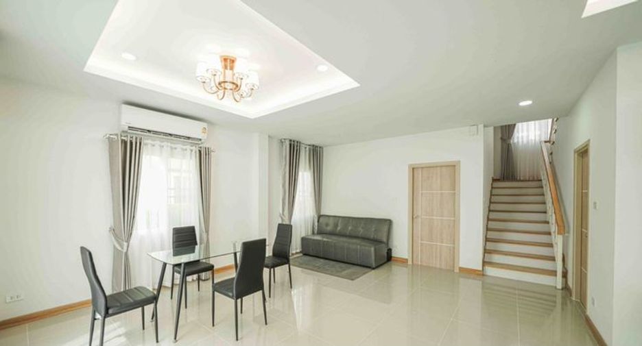 For rent 3 bedrooms house in San Kamphaeng, Chiang Mai