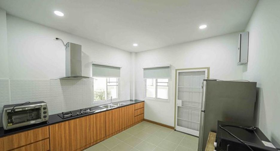 For rent 3 bedrooms house in San Kamphaeng, Chiang Mai