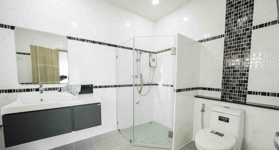 For rent 3 bedrooms house in San Kamphaeng, Chiang Mai