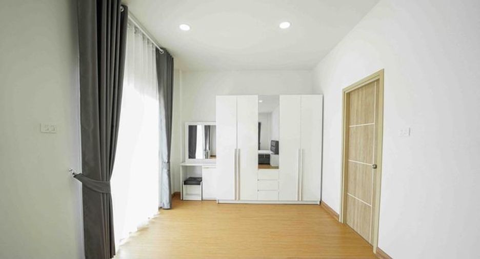 For rent 3 bedrooms house in San Kamphaeng, Chiang Mai