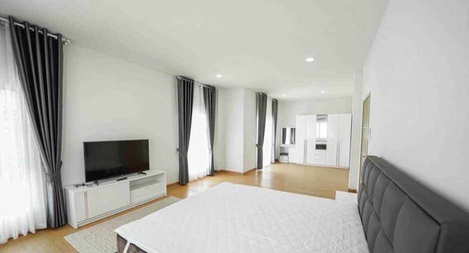 For rent 3 bedrooms house in San Kamphaeng, Chiang Mai
