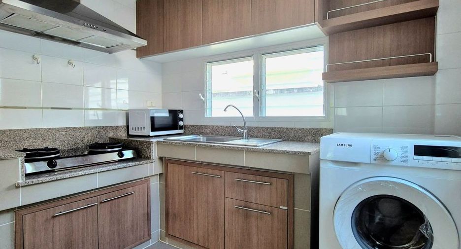 For rent 4 bedrooms house in Mueang Chiang Mai, Chiang Mai