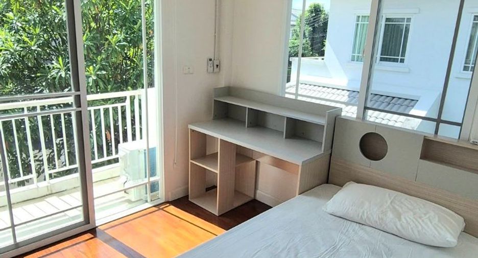 For rent 4 bedrooms house in Mueang Chiang Mai, Chiang Mai