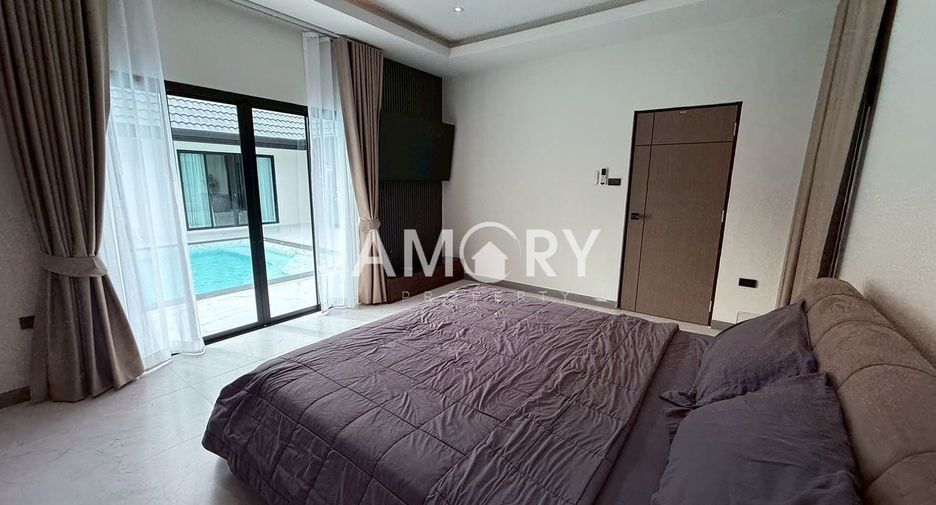 Villa en alquiler y en venta de 4 habitaciones en Bang Lamung, Chonburi