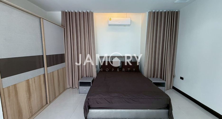 Villa en alquiler y en venta de 4 habitaciones en Bang Lamung, Chonburi