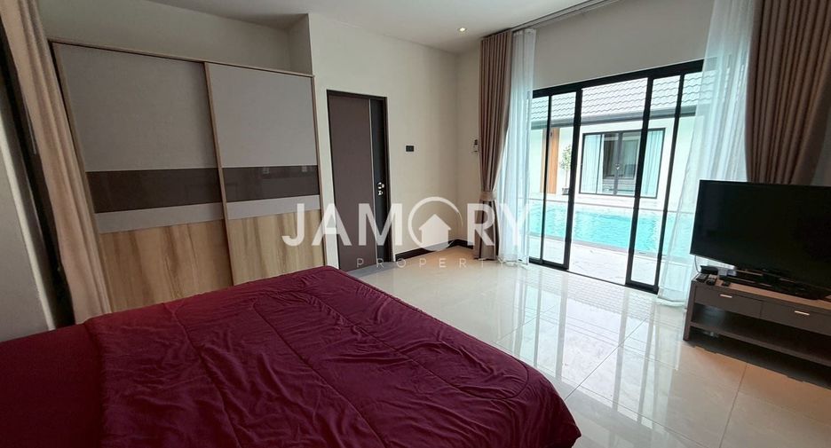 Villa en alquiler y en venta de 4 habitaciones en Bang Lamung, Chonburi